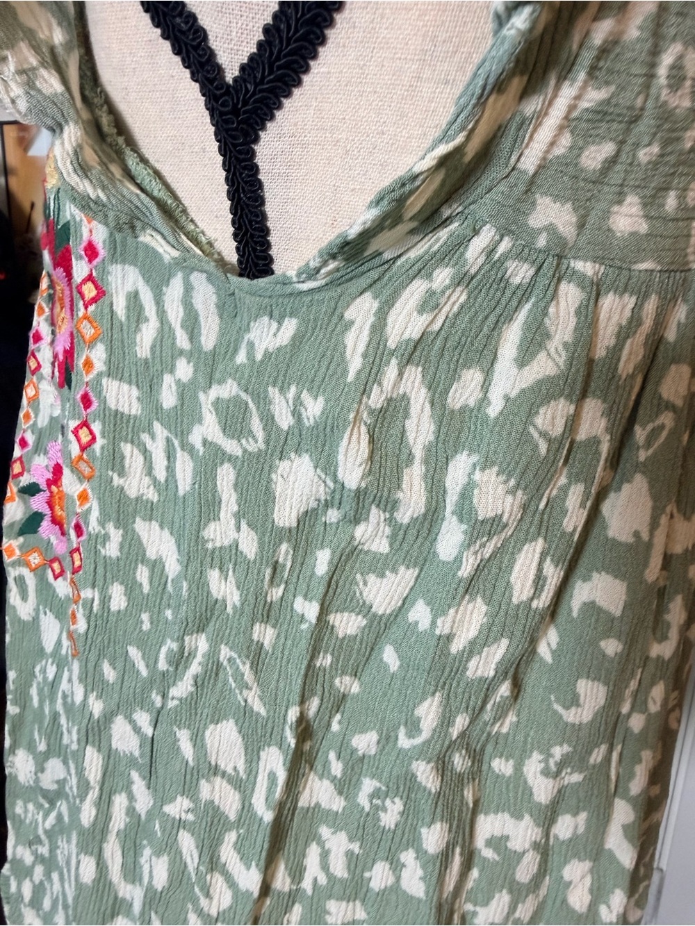 Savanna Jane Boho Embroidered Top Green Leopard Print Flutter Sleeve Size Small - Picture 10 of 12